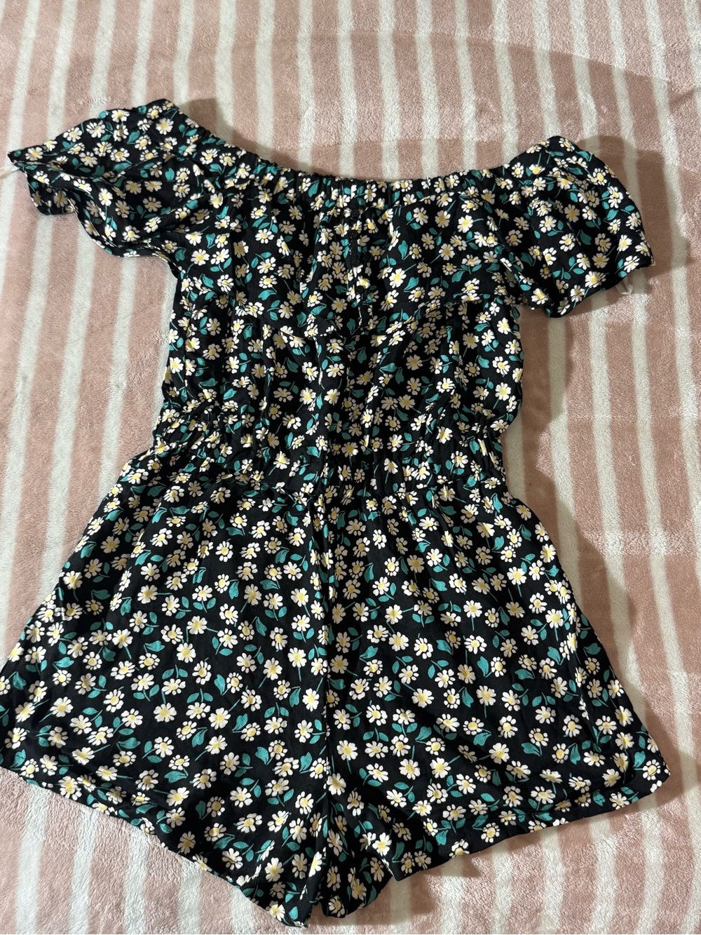 Derek Heart Black Off-Shoulder Daisy Romper with White & Green Floral Print
